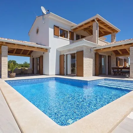 Semesterbostad Fortuna *